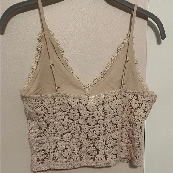 NWOT Beige Floral Crochet Lace Top - Picture 4 of 6